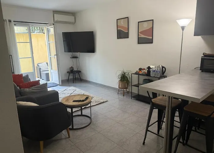 Detente Bas De Villa Jacuzzi, Piscine A 15 Min De Nice