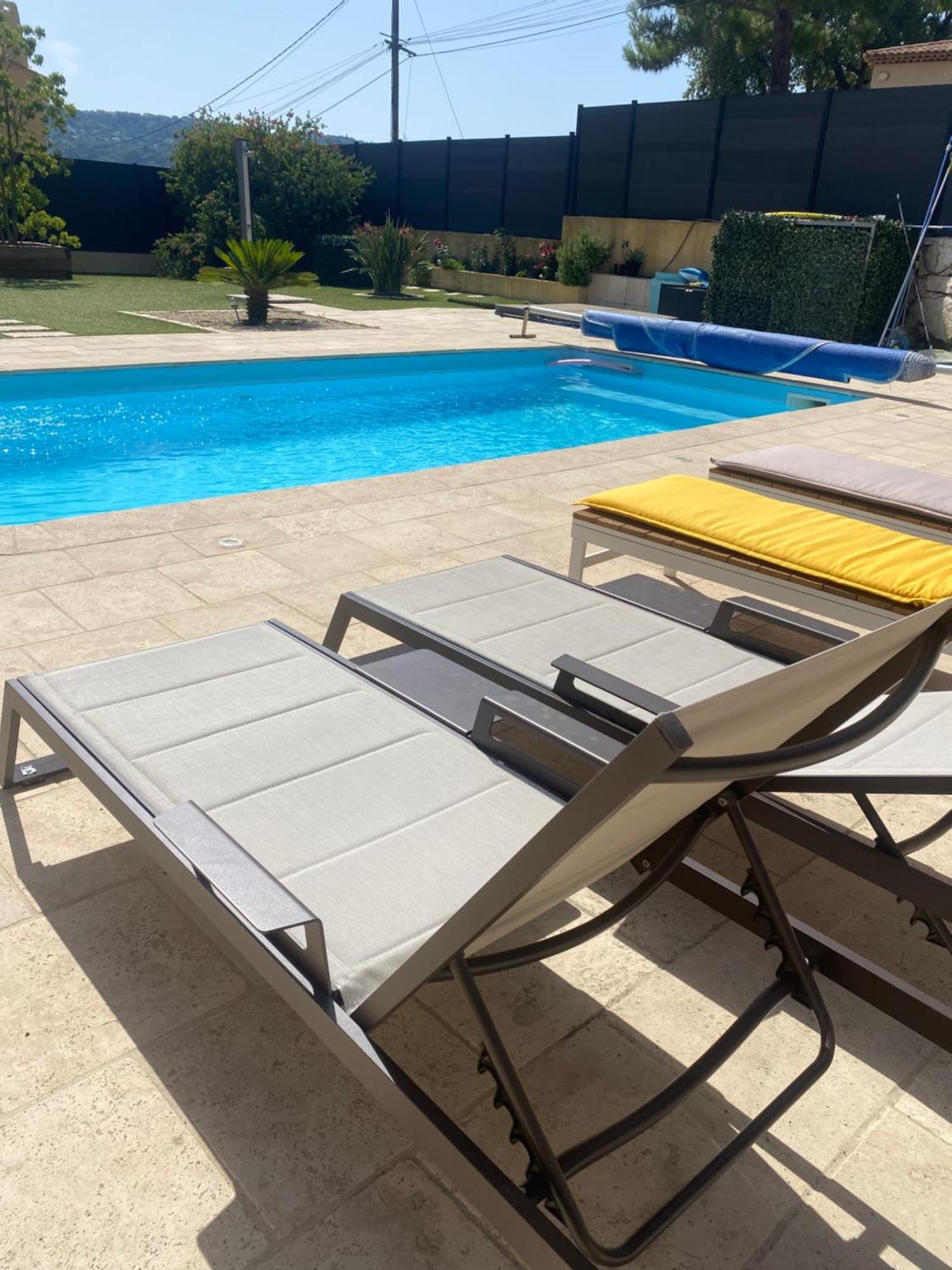 Apartment Detente Bas De Jacuzzi, Piscine A 15 Min De Carros