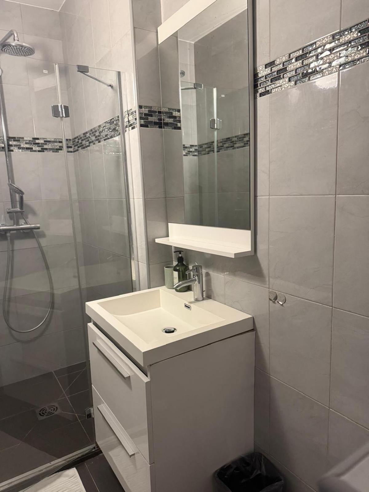 Detente Bas De Jacuzzi, Piscine A 15 Min De Apartment