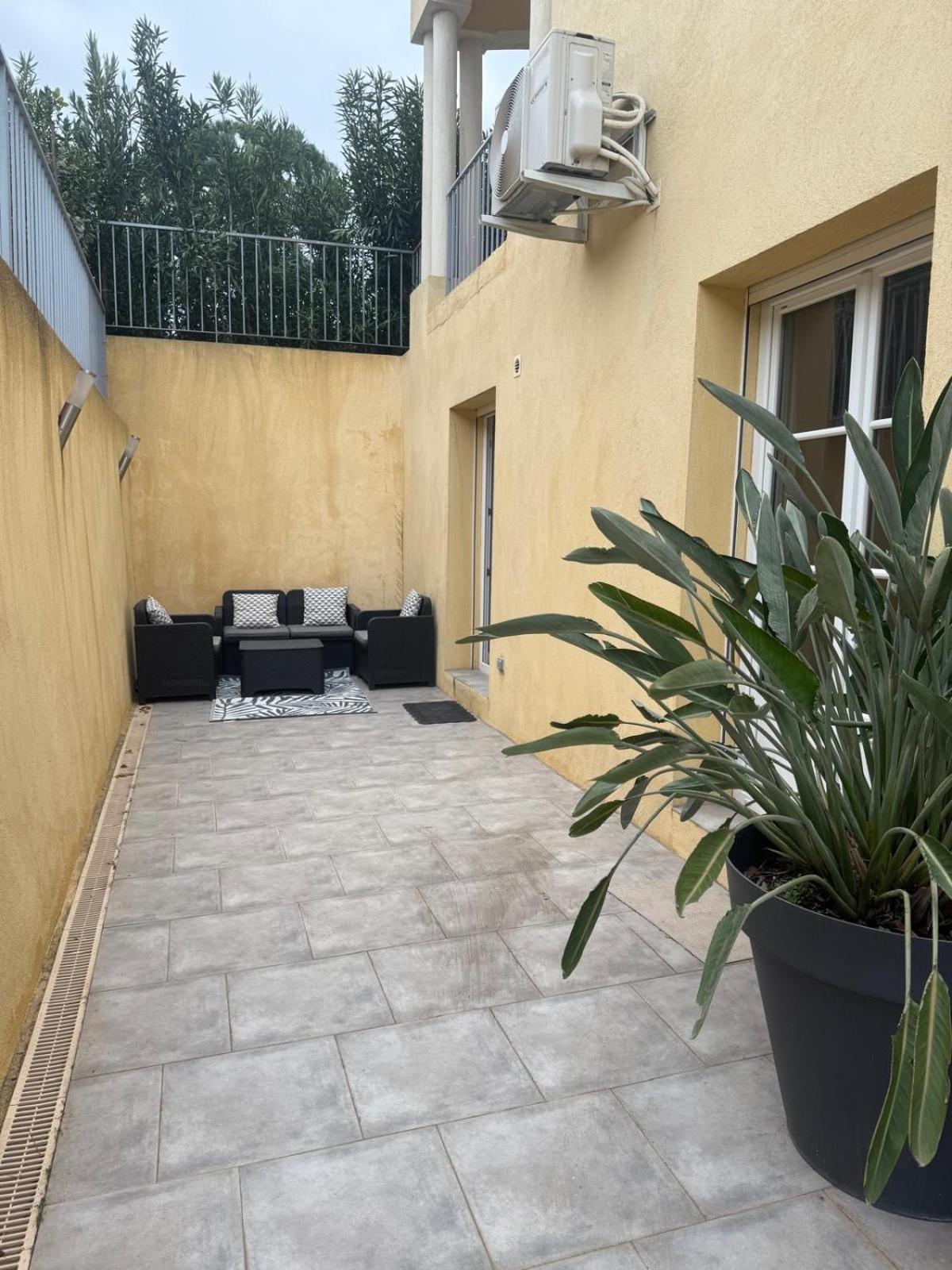 Detente Bas De Jacuzzi, Piscine A 15 Min De * Carros
