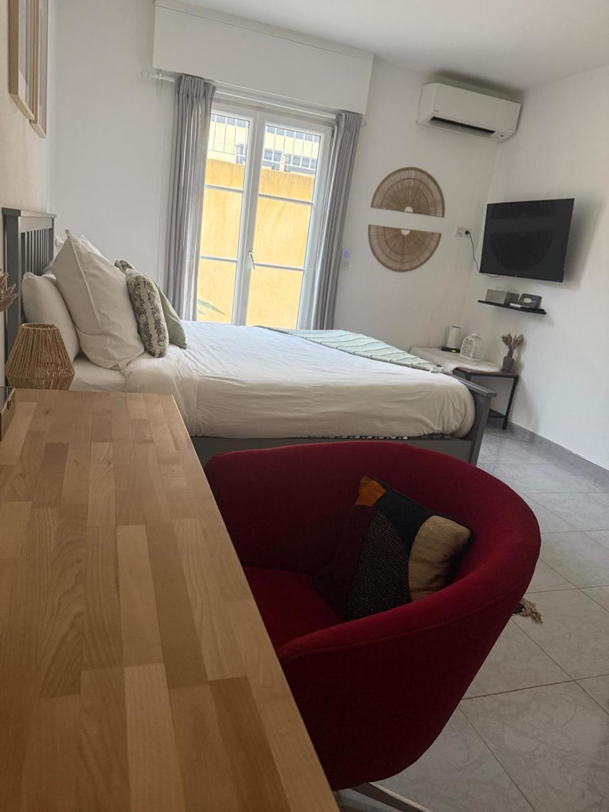 Apartment Detente Bas De Jacuzzi, Piscine A 15 Min De Carros