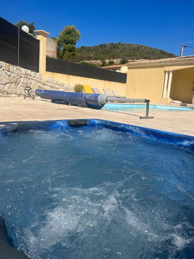 Apartment Detente Bas De Jacuzzi, Piscine A 15 Min De Carros